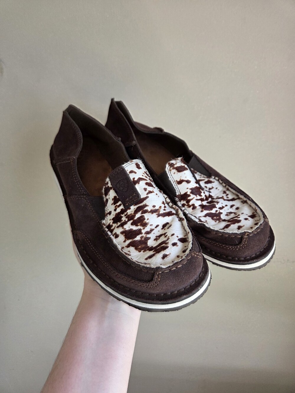 Ariat Women's Slip-On Cruisers chocolate chip/White Cow Print Round Toe US 9.5